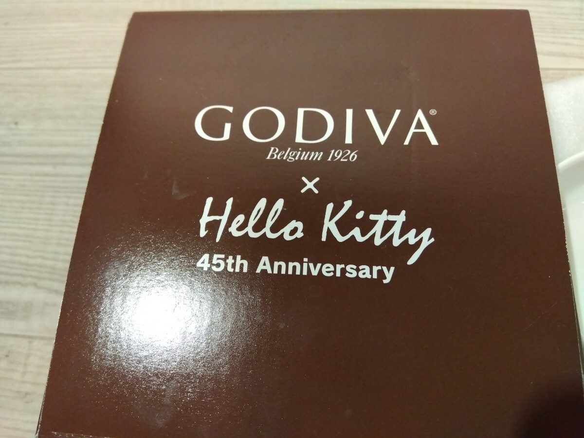【F883】【未使用】 ゴディバ GODIVA Belgium1926 ハローキティ Hello Kitty 45th Anniversary 陶器 ハート型 小物入れ 容器_画像6