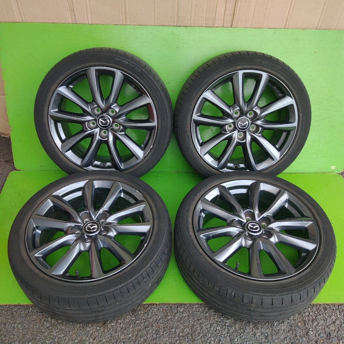 [16307] [マツダ MAZDA3 純正] 18x7J +45 PCD114.3 5穴 [トーヨー PROXES R51A] 215/45R18_画像1