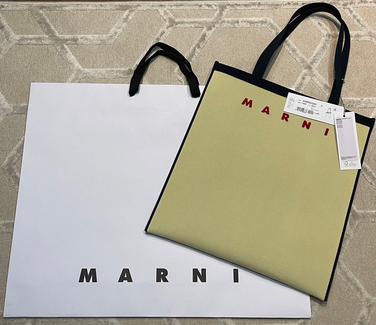 新品マルニMARNIフラットショッピングトートバッグ未使用タグ 新品マルニMARNIフラットショッピングトートバッグ未使用タグ
