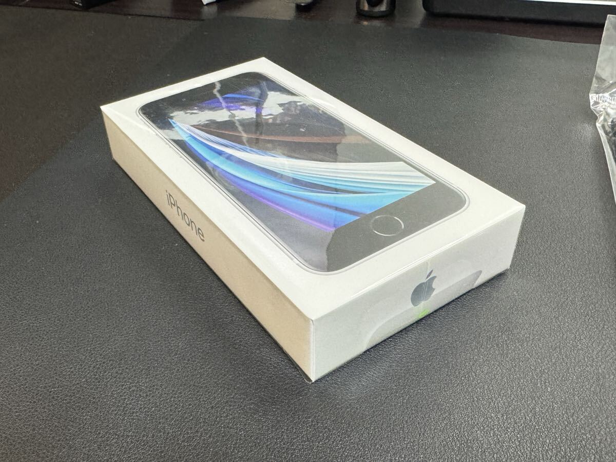 【外観未使用クラス】Apple iPhone SE 2020 ホワイト 64GB SIMフリー バッテリー新品交換済 新品 ケース　ガラスフィルム付