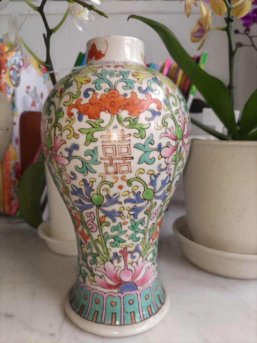 中国　美術　蝋印跡有　清朝　粉彩　蝙蝠花図　花瓶　　骨董品　古玩　時代_画像1