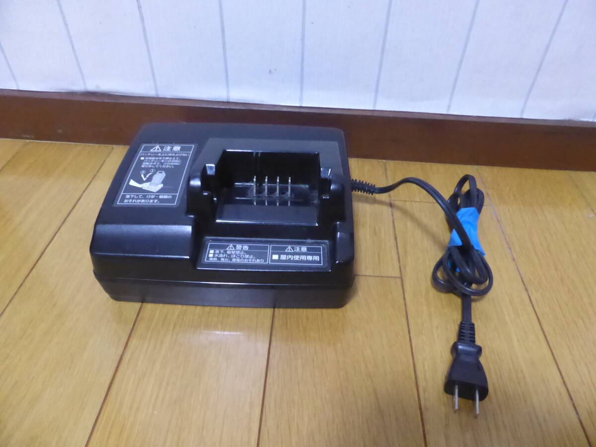 Panasonic☆パナソニック　電動自転車用　バッテリー充電器 チャージャー NKJ069Z2☆_画像1