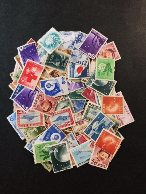 戦後記念切手 未使用ロット 100枚以上 1946年～1956年発行の画像1