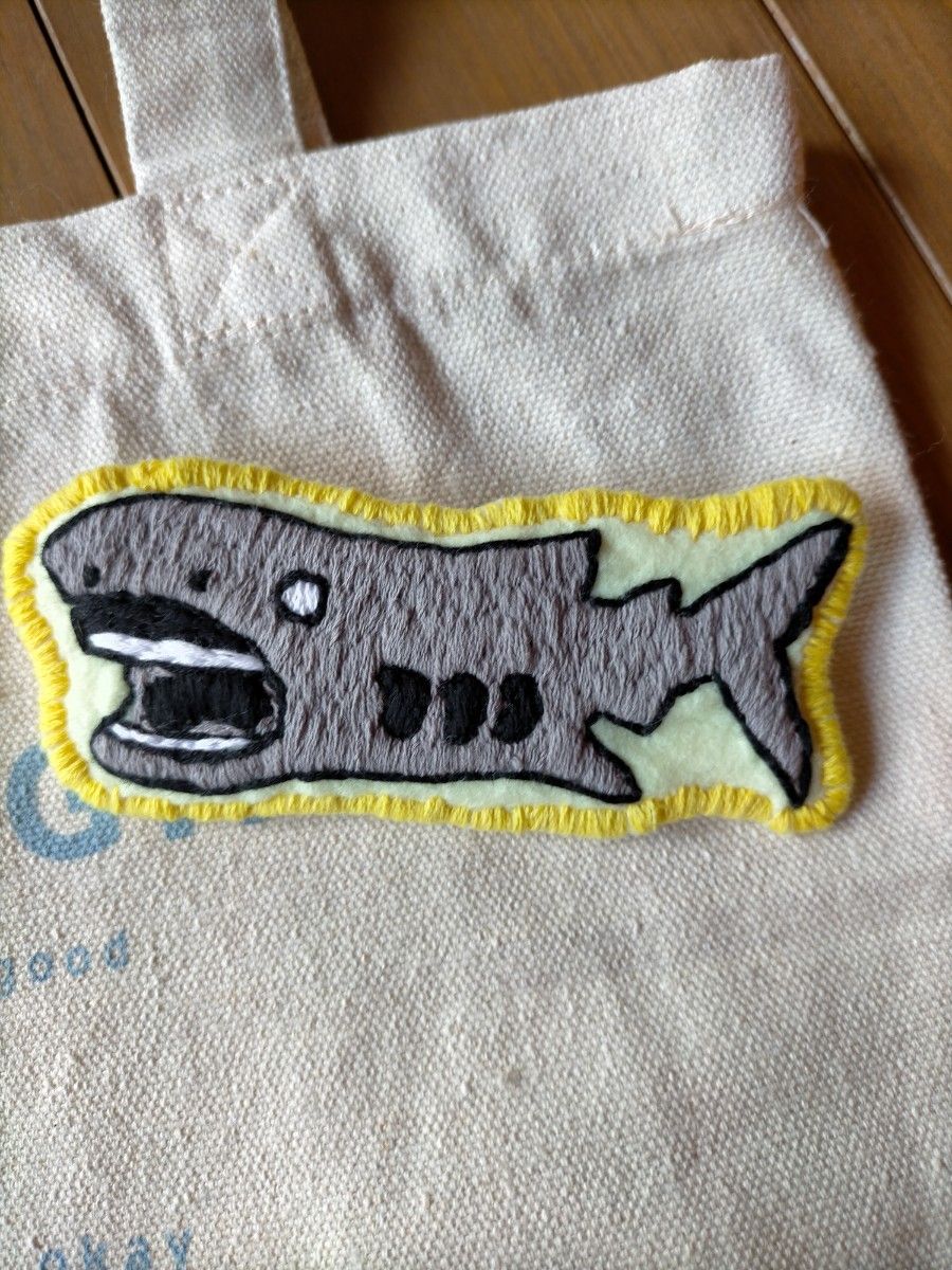 刺繍ブローチ 深海魚 メガマウス