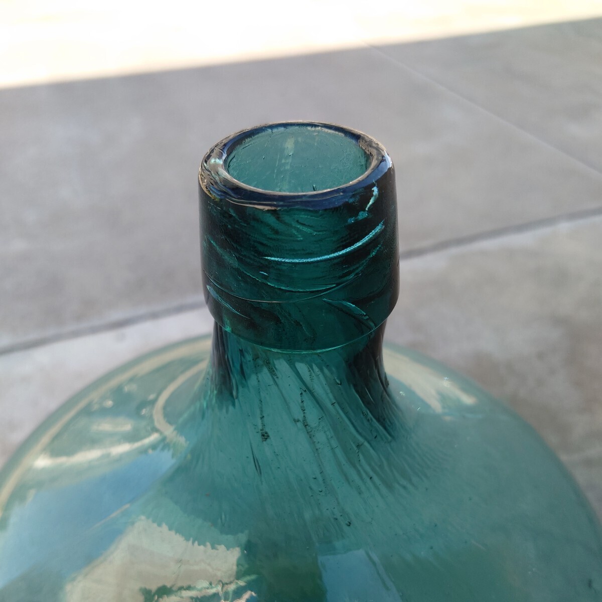 デミジョンボトル　古いガラス瓶　アンティークボトル　アンティークガラス　硝子　ディスプレイ　花瓶　ビン_画像2