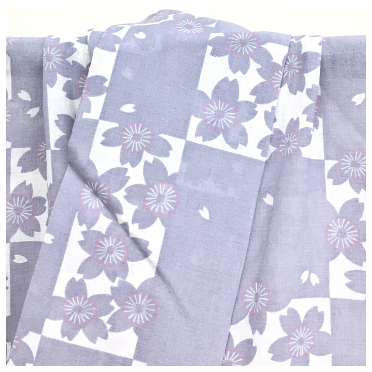 美品　夏物　紗紬　化繊　淡い紫　花模様　身丈158　裄66_画像4
