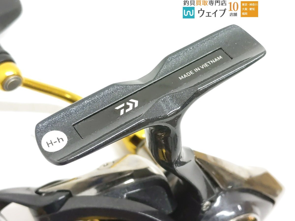 ダイワ 18 レガリス LT 3000-CXH 未使用品_60X491077 (10).JPG