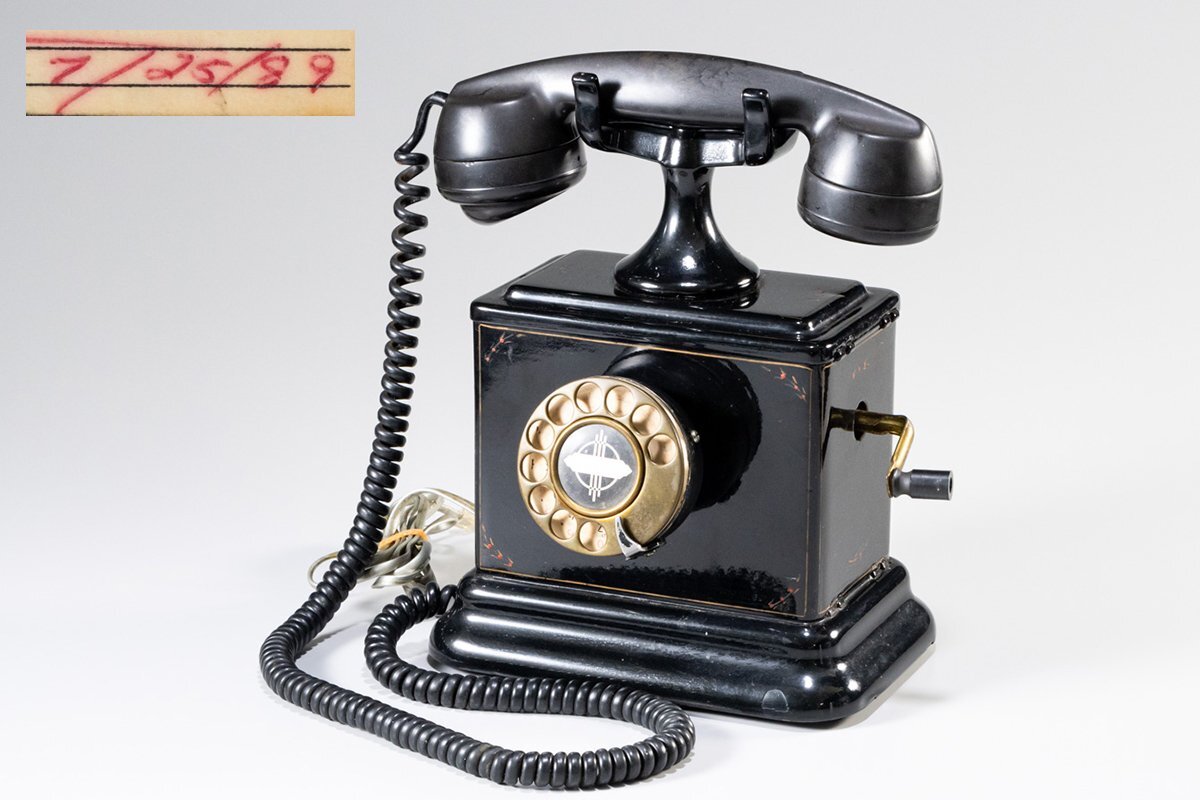 ◆天香楼◆古い黒電話器　経年時代物 アンティーク 昭和レトロ 古電話 黒電話 手回し ハンドルAG8120_画像1