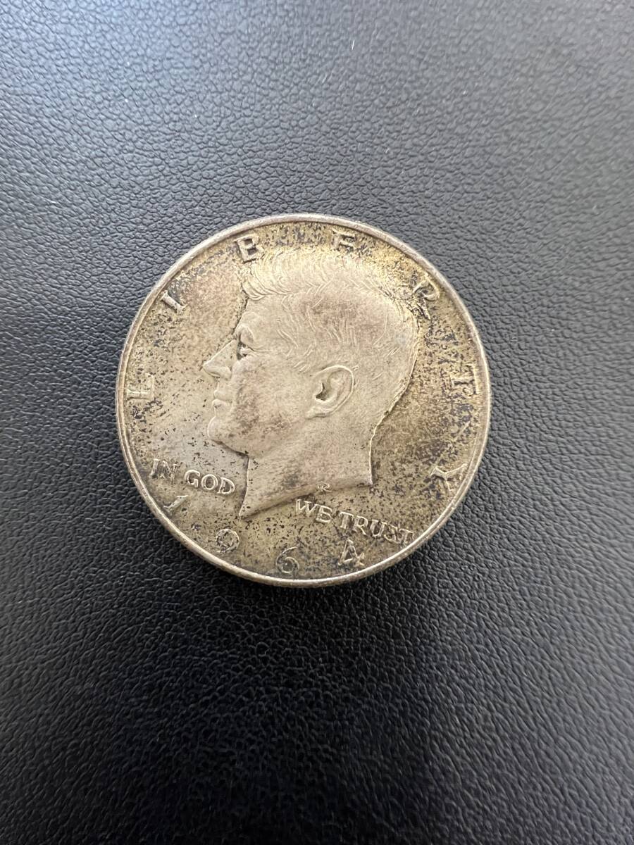 #3596 1964年 ジョン F ケネディー大統領 50セント 銀貨 銀製 メダル コイン Kennedy ハーフダラー アメリカ ♪の画像1