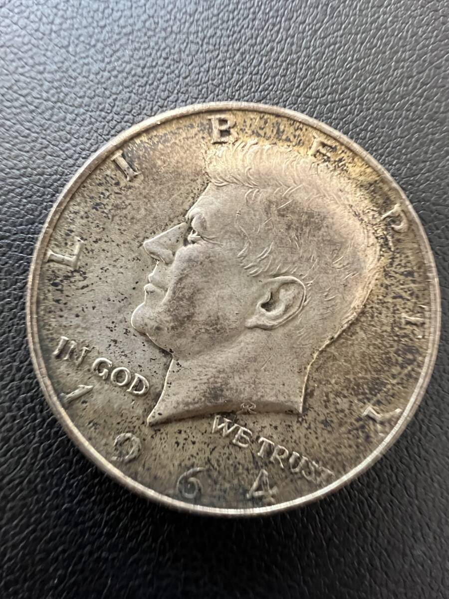 #3596 1964年 ジョン F ケネディー大統領 50セント 銀貨 銀製 メダル コイン Kennedy ハーフダラー アメリカ ♪の画像2