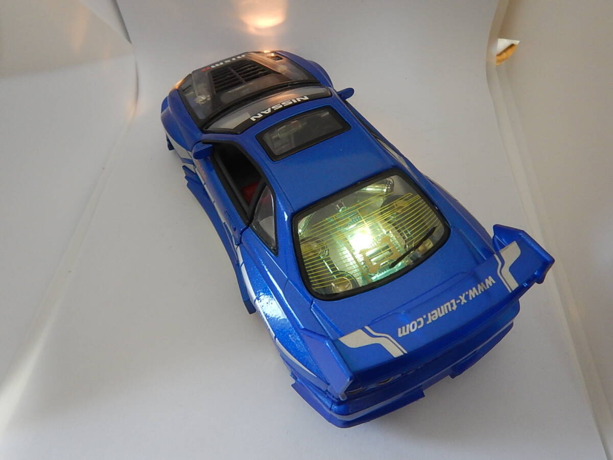 1/24? Nissan Skyline V-SPEC GT-R (R34) NISMO ライト・リアオーディオ・サイドスカート下部点灯ドア開閉 おもちゃ！の画像4