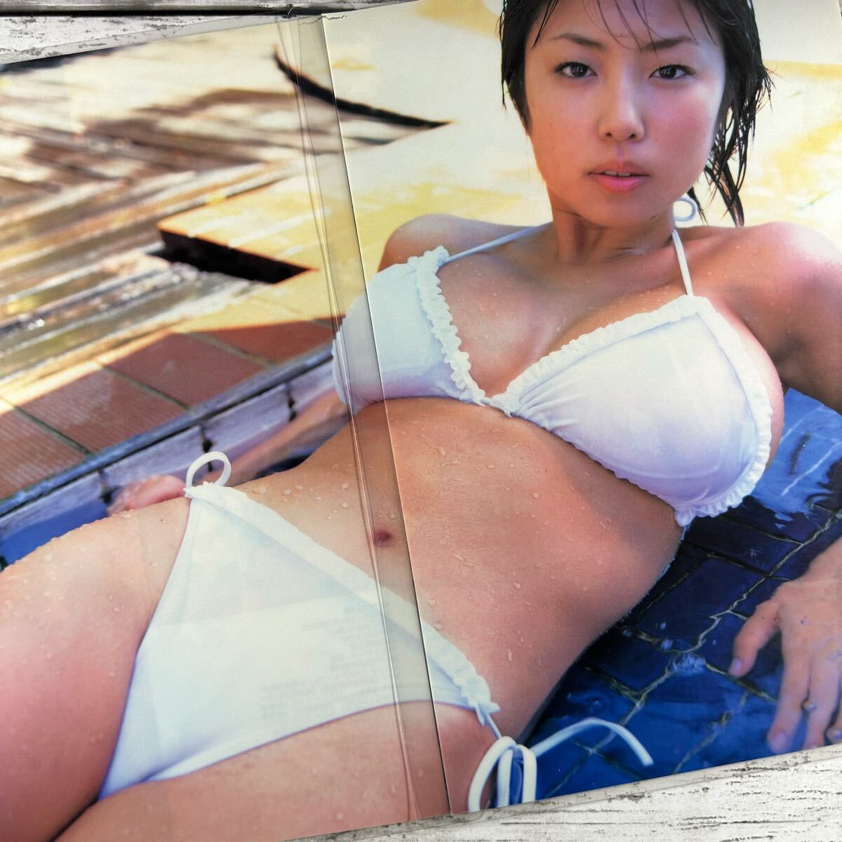 [ high quality laminate processing ][ MEGUMImegmi] Young Jump magazine scraps 6P B5 film swimsuit bikini model performer woman super 