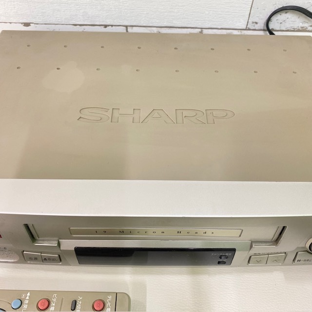 動作品　リモコン付き　SHARP シャープ VC-HF730 VHS ビデオデッキ_画像2