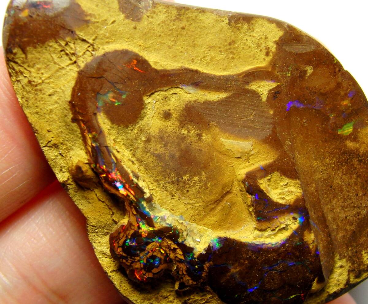 AA!! ultimate beautiful mineral specimen 123.55 cts natural koroitoboruda- opal multicolor 