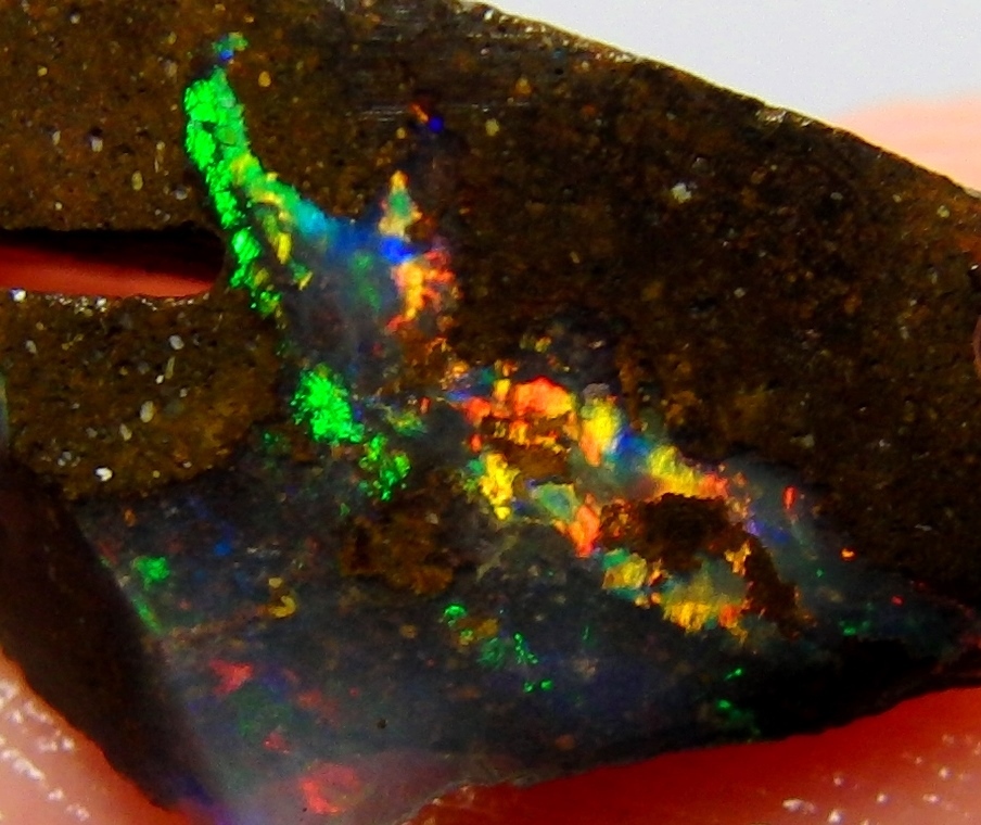 3.40cts 天然 ボルダーオパール 原石 未研磨 鉱物標本の画像3