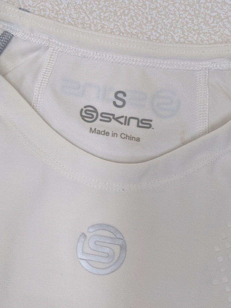 2. Skins SKINS A2.00 inner shirt under wear training wear men's S white gray x209