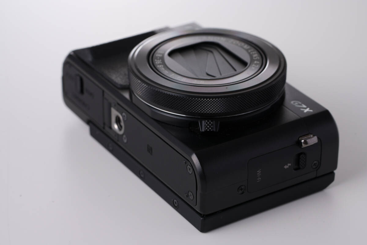 Canon キャノン PowerShot G7X MarkII バッテリー2個　一眼並みの高性能　チルトモニター搭載の本格派　F1.8だからコンデジでもボケ感MAX_画像5