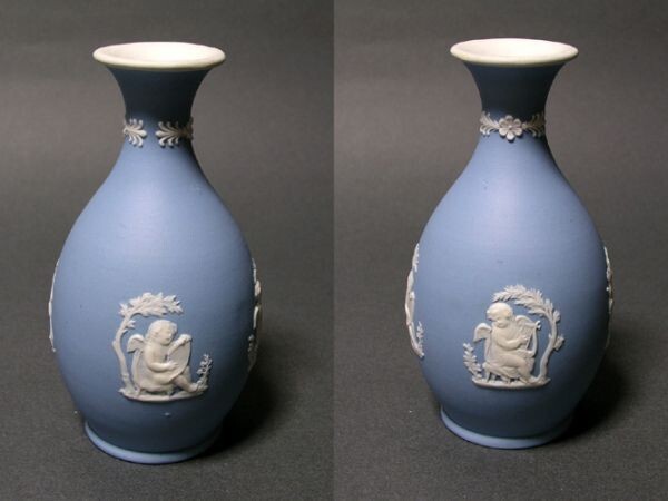 ◎1930年代 ウェッジウッド 青色を被せた白のジャスパー　小型花瓶 一輪◎sh_画像1