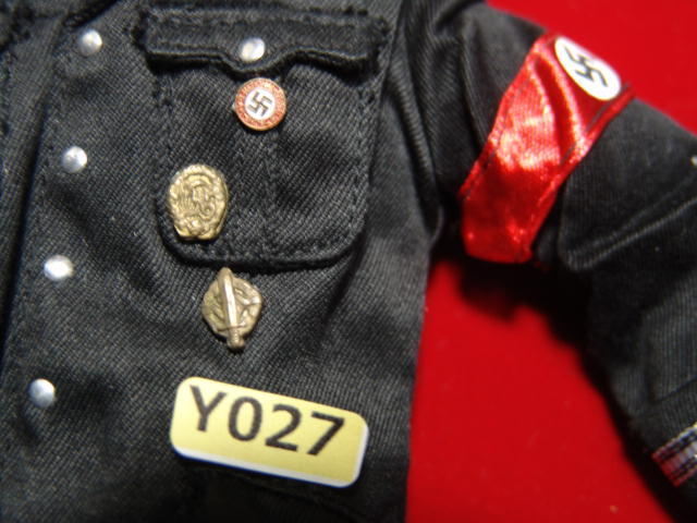 【 小黄 027 】1/6ドールパーツ：メーカー不詳 ナチスSS制服上下セット【 長期保管・ジャンク扱い品 】_勲章類や腕章も付属します