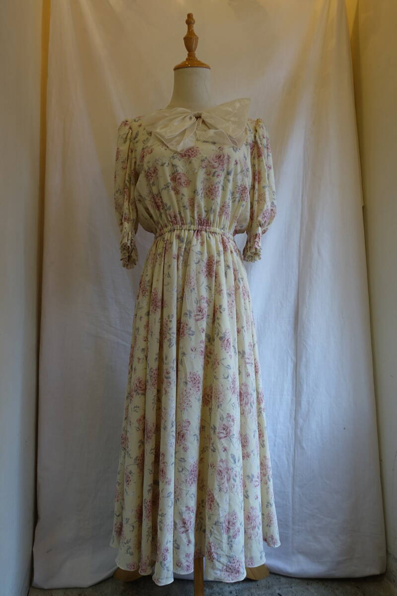 ○[60s70s80s vintage ヴィンテージ 花柄 リボン付き ふんわり ワンピース240415]USED古着 昭和レトロ・モダン・_画像1