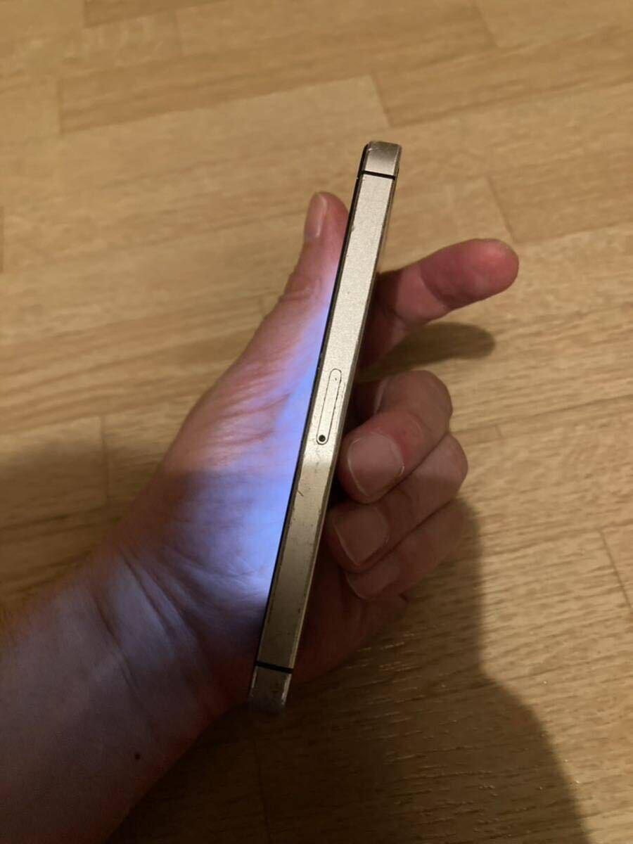 中古　iPhone SE 第1世代　au 16GB A1723 スペースグレイ_画像7