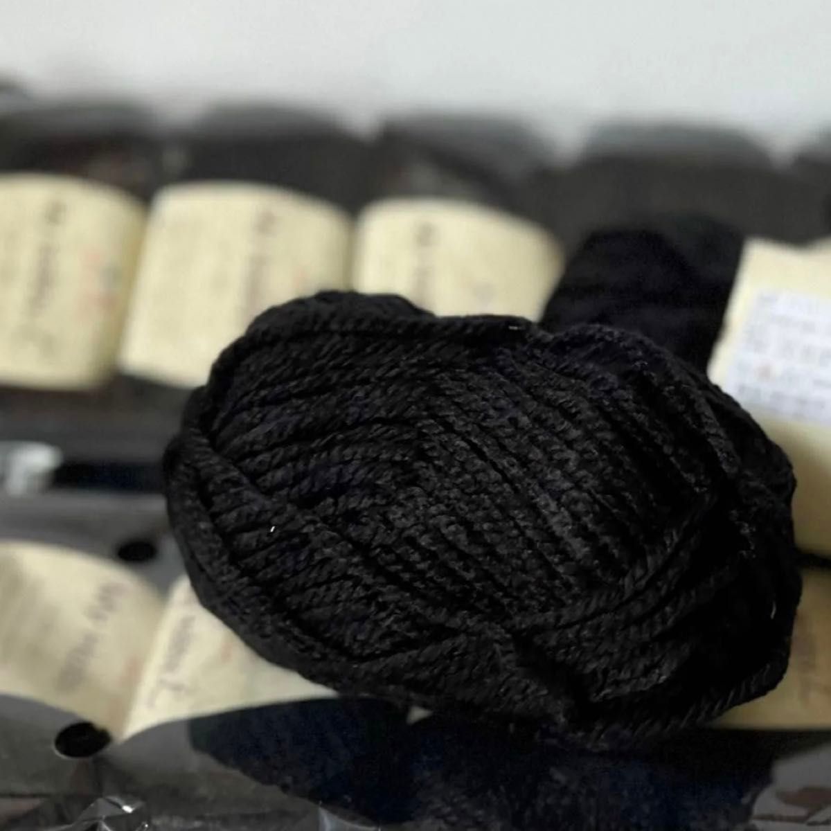 毛糸【ブラック】アクリル100% 10玉＊*すぐに発送します♪ 毛糸　編みやすい毛糸　極太タイプ
