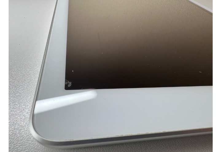 １円スタート ジャンク iPad  第 6 世代 Wi-Fi + Cellular A1954 ゴールドの画像5