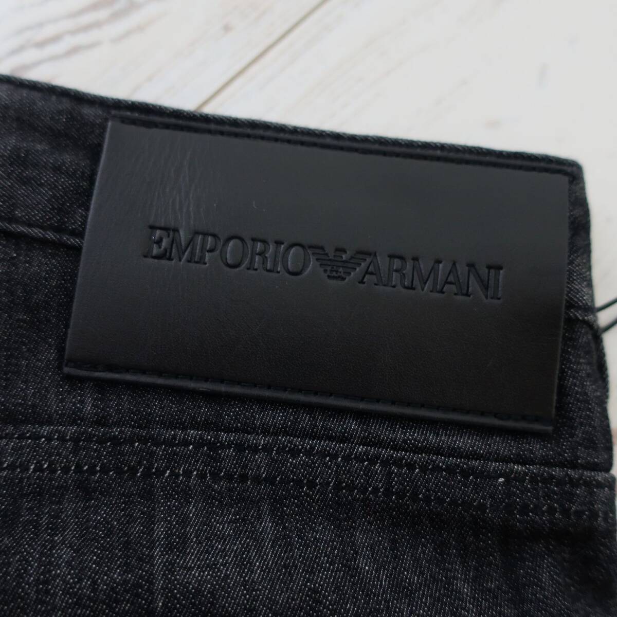 新品 未使用 EMPORIO ARMANI 定番 スリムフィット J06 ジーンズ メンズ ストレッチ デニム パンツ アルマーニ 黒 ブラック W30 Mサイズ