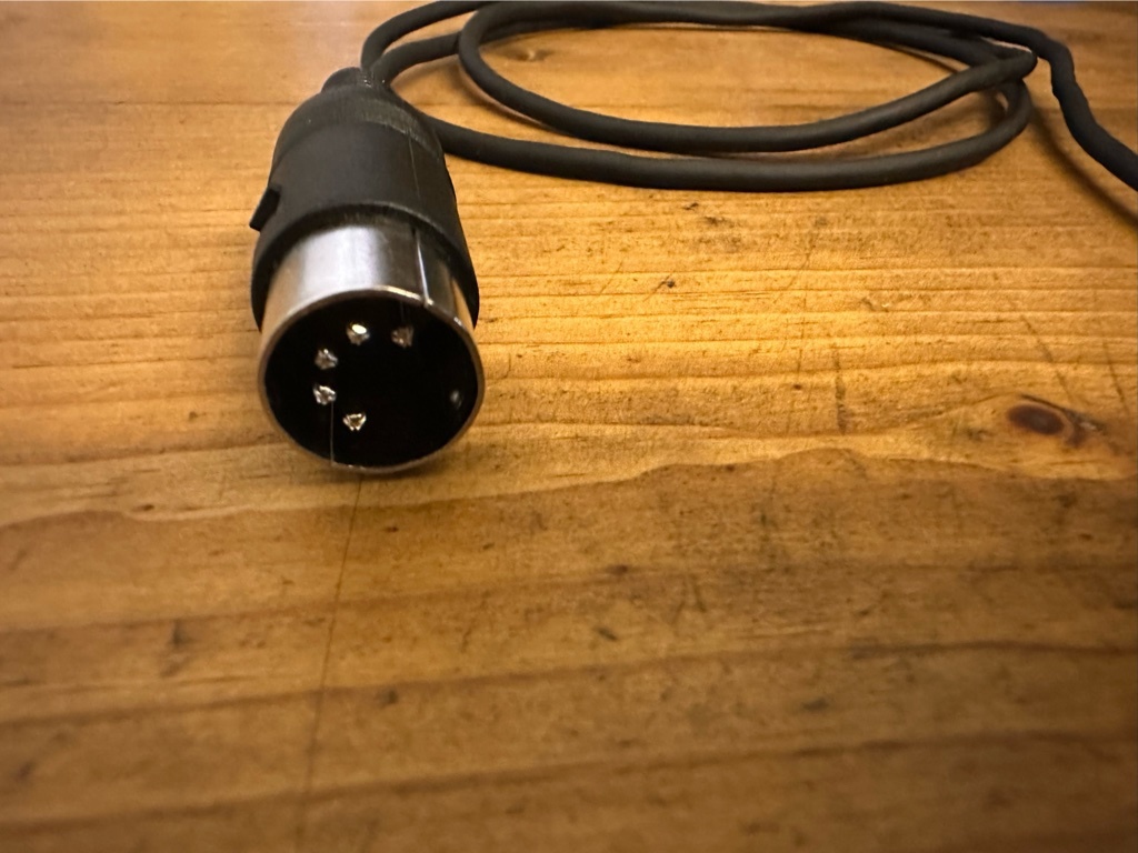 X68000 MIDI кабель / mini кабель ( мужской )= MIDI коннектор ( мужской )CZ-6BM1A / SX-68M-2 ). можно использовать изменение кабель 