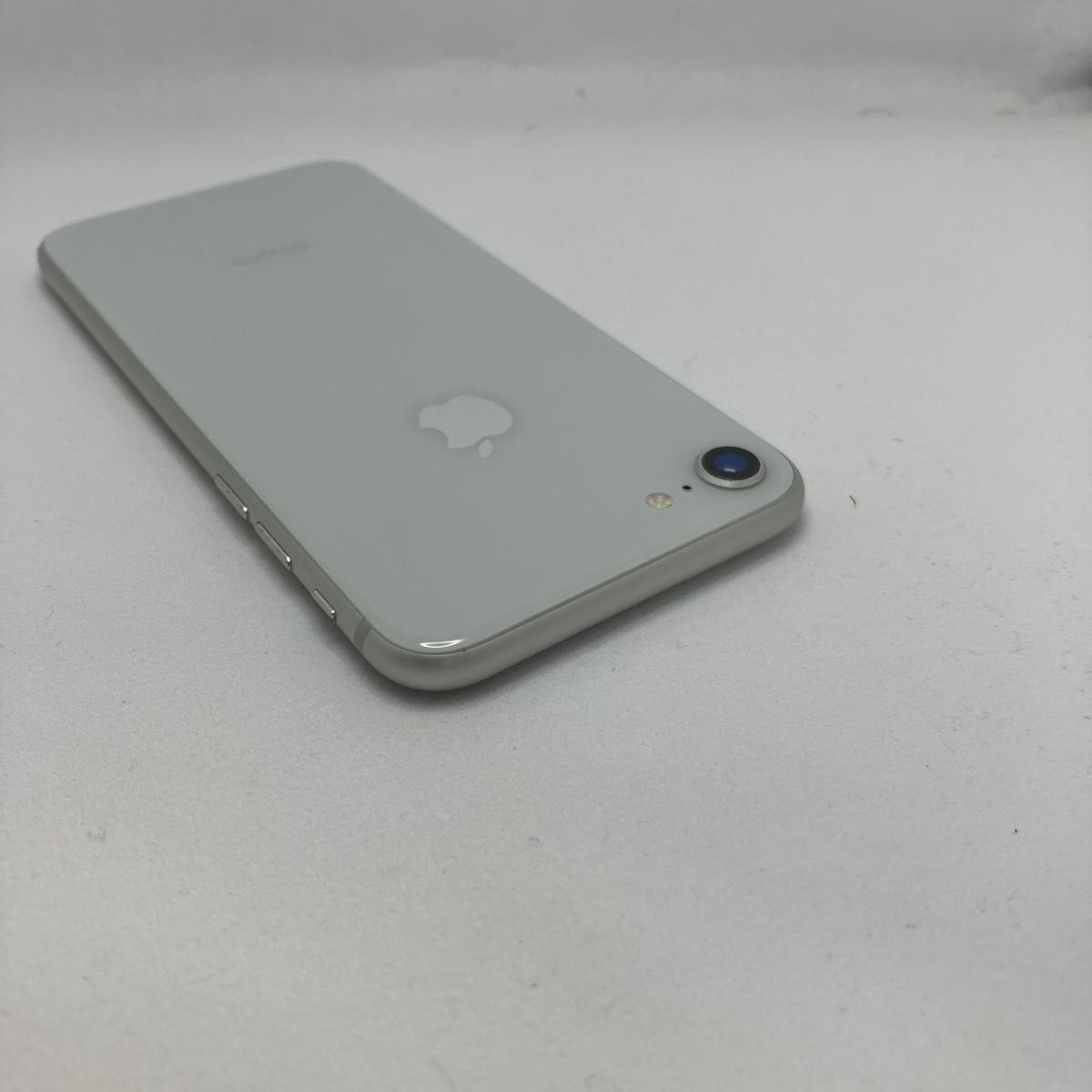 正常動作品 Apple iPhone 8 64GB シルバー SIMロック解除済み