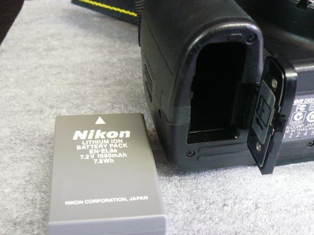 CSA-00342-08 ジャンク品 Nikon ニコン D3000 デジタルカメラ ボディ ※充電器なし_画像8