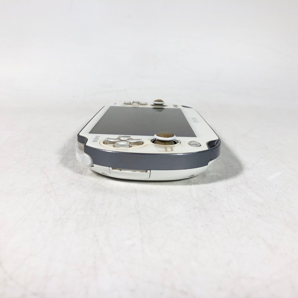  used with defect PSVita PCH-1100 white 