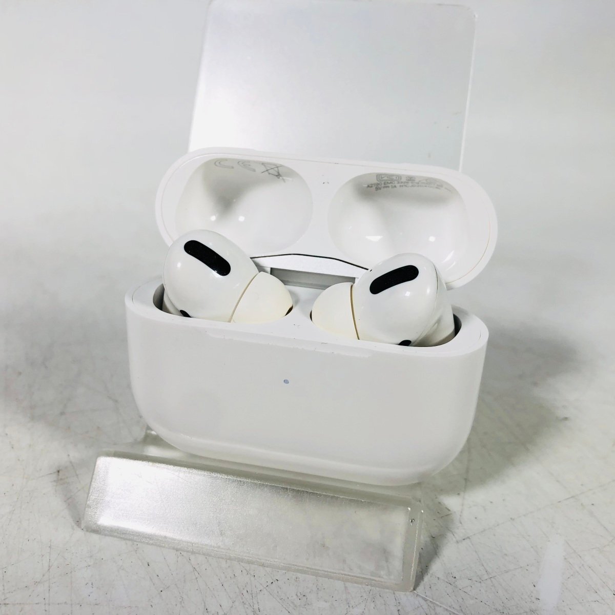 ジャンク Apple AirPods Pro With Wireless Charging Case MWP22J/A A2190 A2083 A2084_画像1
