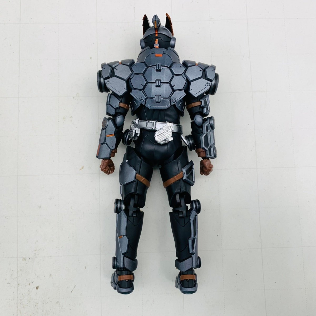 中古品 S.H.フィギュアーツ 仮面ライダーセイバー 仮面ライダーバスター 玄武神話_画像3