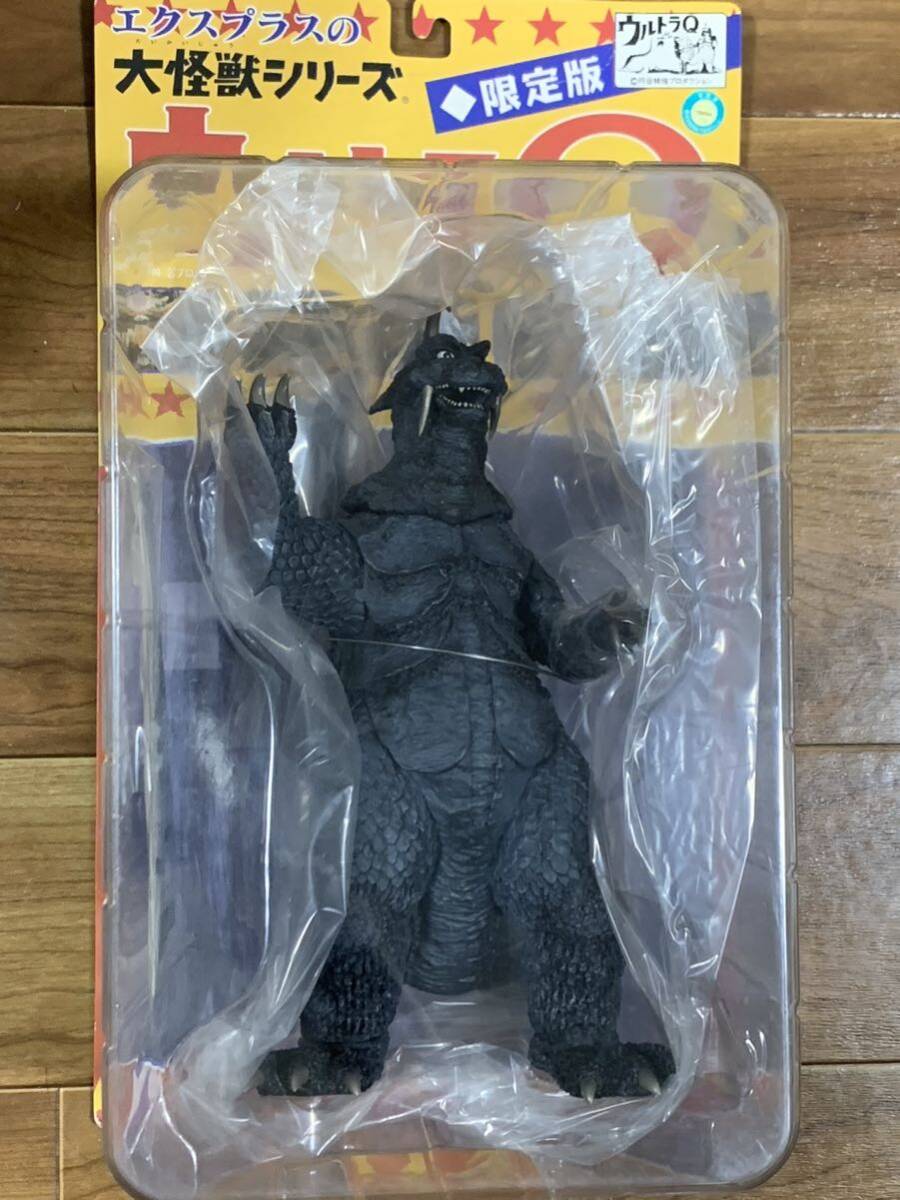 ウルトラ怪獣擬人化計画 feat.POP Comic code」カット。中央が美 ウルトラ怪獣擬人化計画 feat.POP Comic code」カット。中央が美