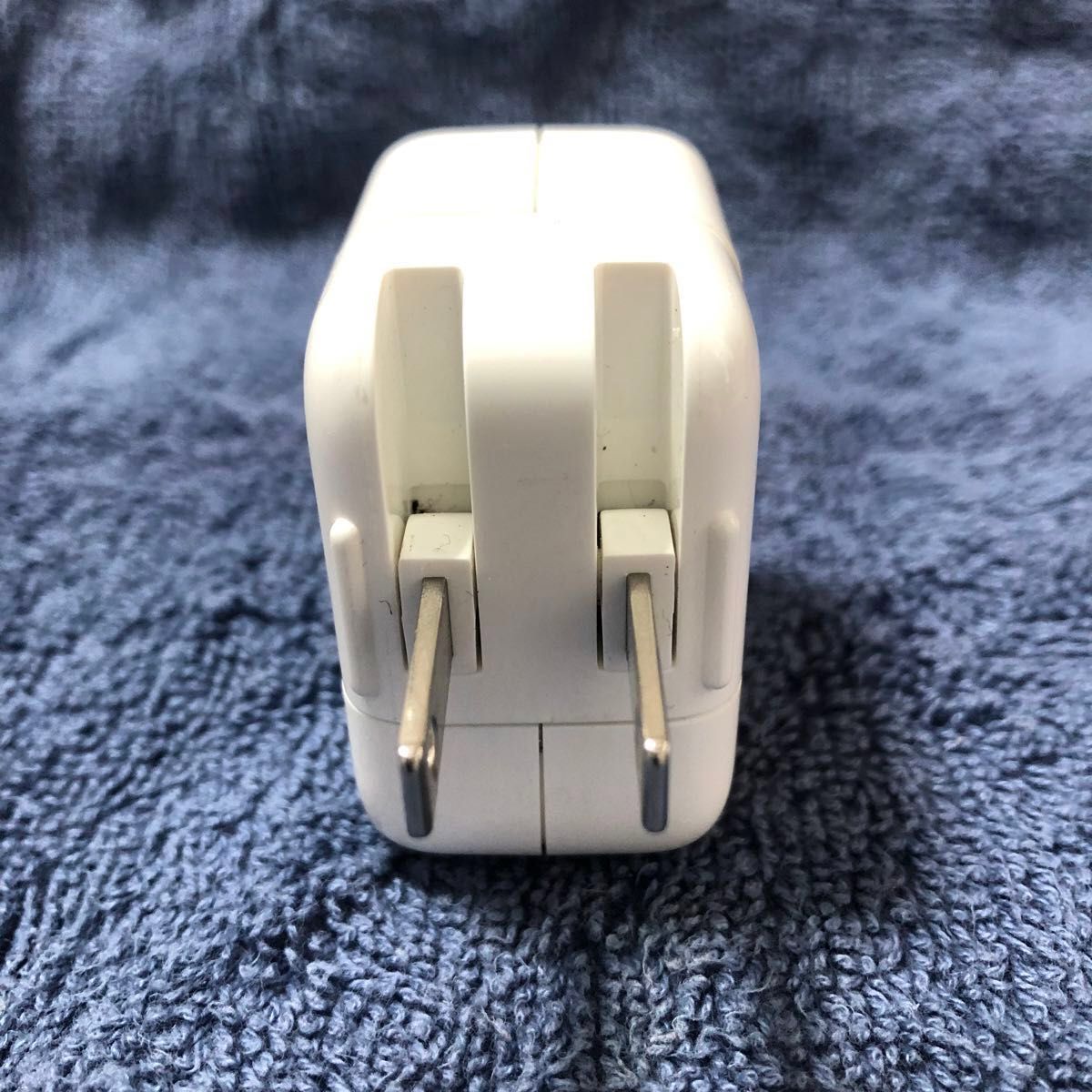 Apple USB Powerアダプタ- 10W  Model A1357  中古品②