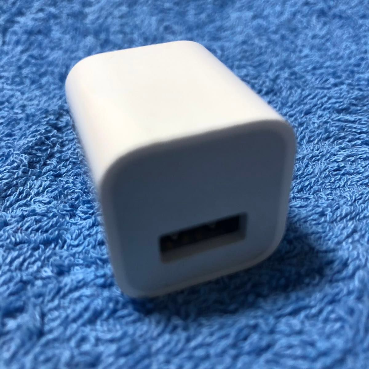 Apple純正 USB 電源アダプタ 5W 充電 ACアダプタ 5V 1A 充電器 本体標準同梱品 純正品 中古品　A1385⑦