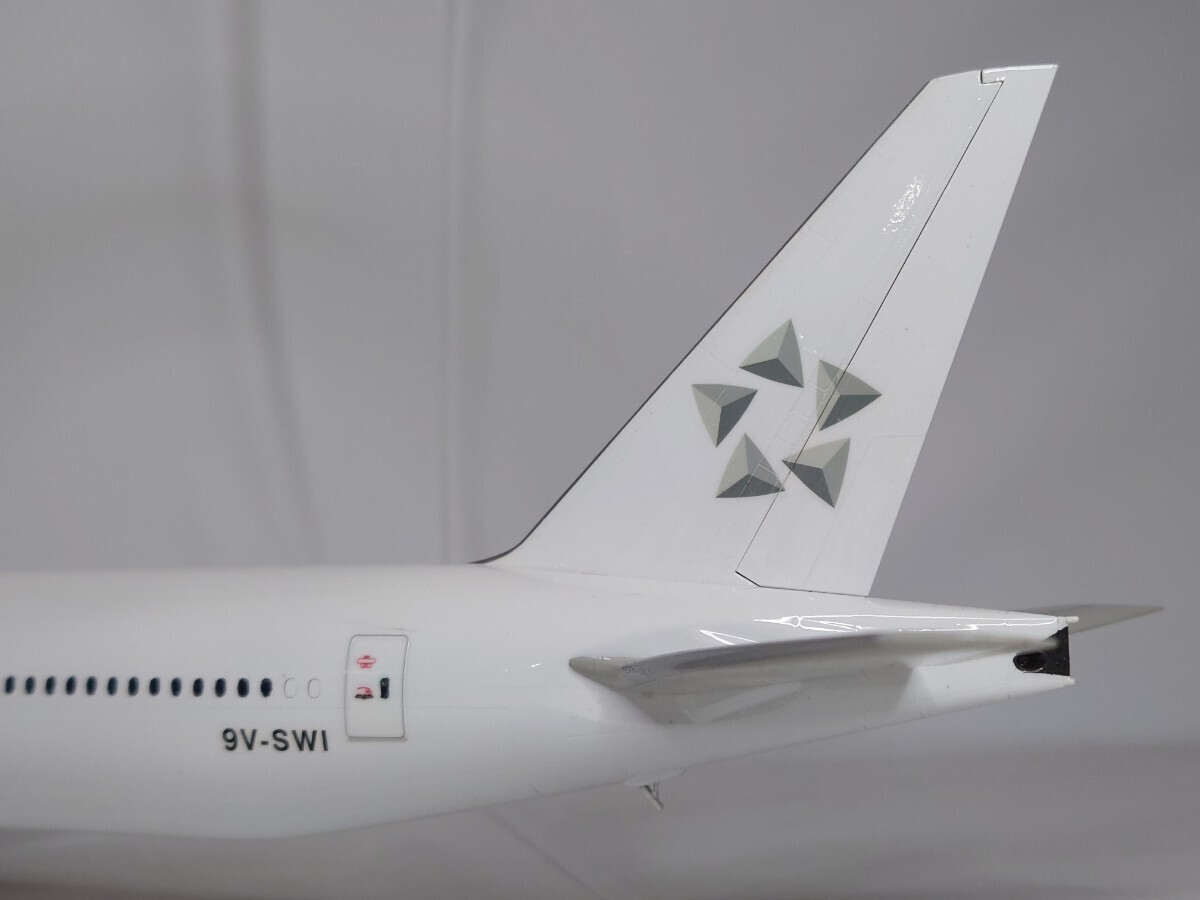 1/144 Boeing 777-300ER STARALLIANCE member SINGAPORE AIRLINES 9V-SWI(STARALLIANCE livery) ZVEZDA キット組み立て塗装完成品の画像5