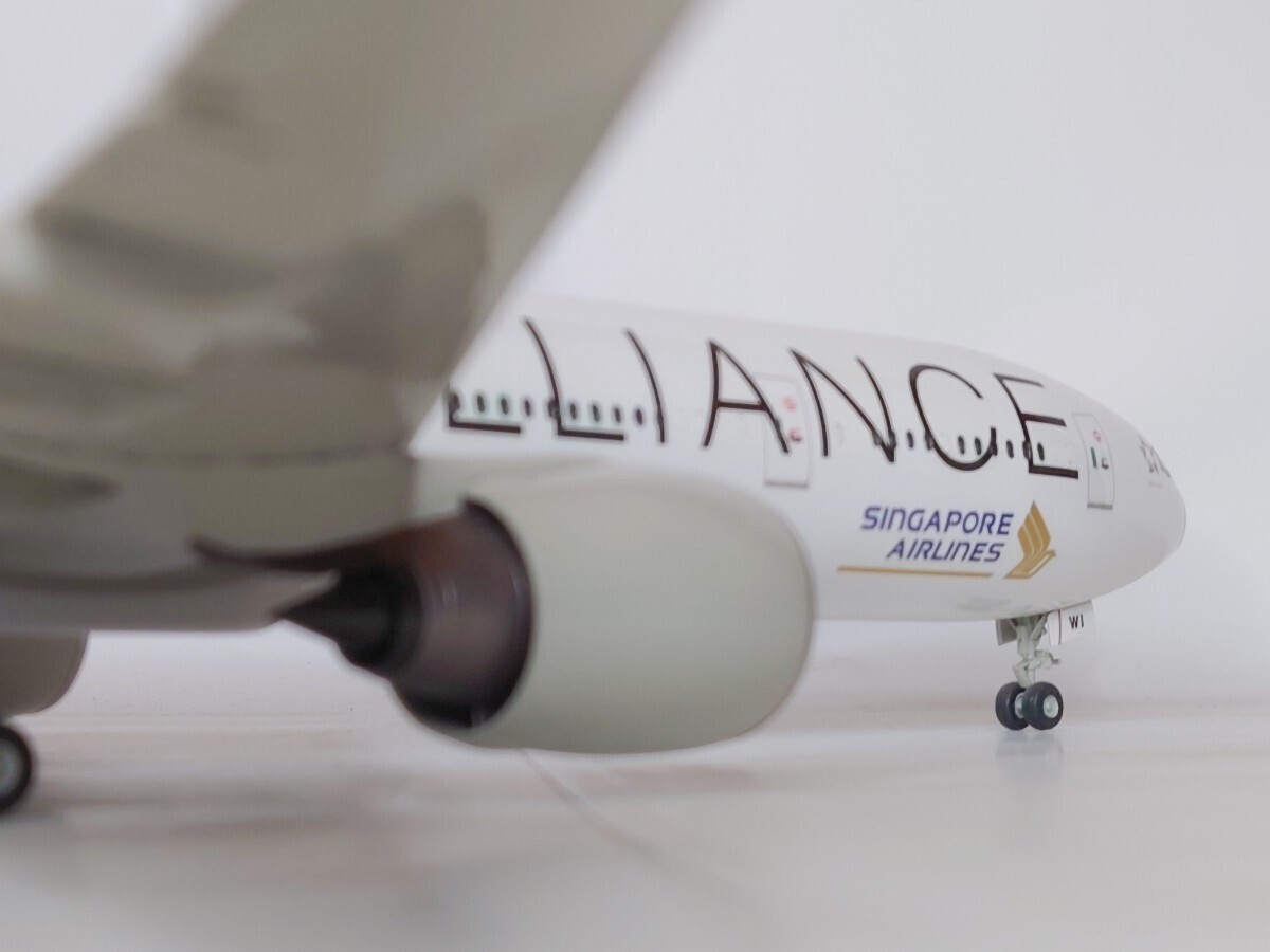 1/144 Boeing 777-300ER STARALLIANCE member SINGAPORE AIRLINES 9V-SWI(STARALLIANCE livery) ZVEZDA キット組み立て塗装完成品の画像7