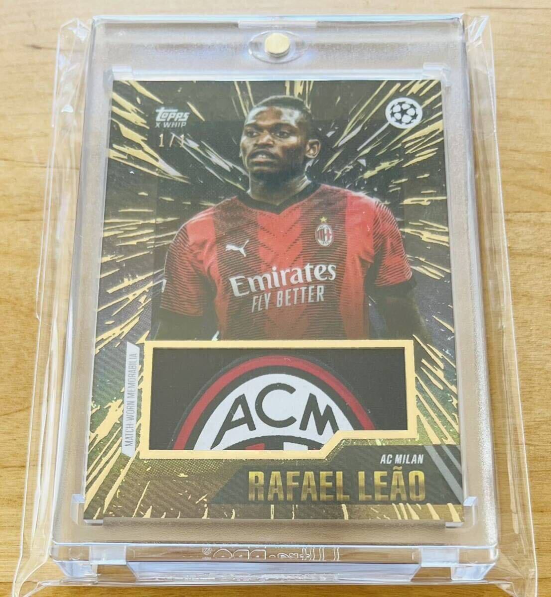 Rafael Leao AC Milan Logo Patch 1/1 Topps Gold UEFA Club Competitions match-worn 試合着用済み_画像1