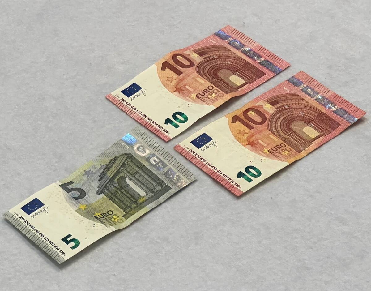 #2249[ евро / всего 25 евро / текущее состояние товар ]5 евро ×1 листов 10 евро ×2 листов всего 3 листов EURO зарубежный банкноты 