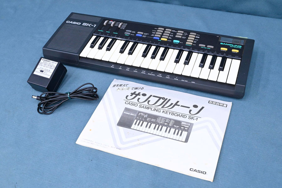 IN34 CASIO カシオ SK-1 サンプリングキーボード 電子ピアノ 鍵盤楽器 アダプター付_画像1