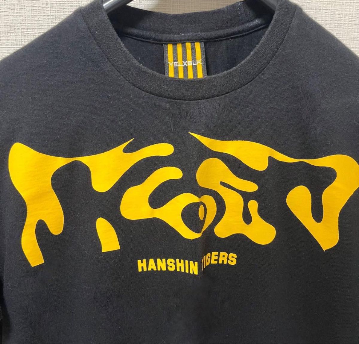 【HANSHIN Tigers】　阪神タイガース　Tシャツ　Mサイズ　黒色