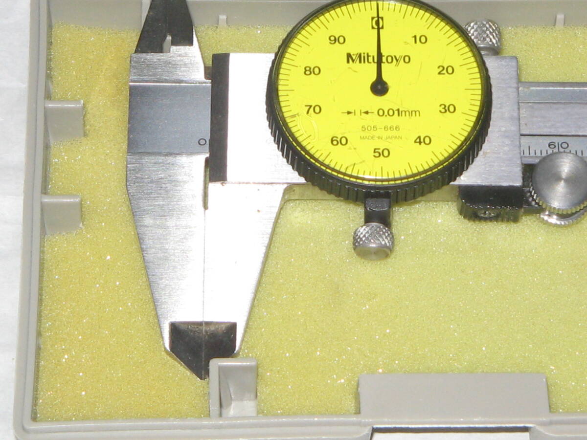 Mitutoyo dial vernier calipers 150mm, one . is 1mm,1 memory is 0.01mm..0 basis point. rattling is is not. already one point exhibited.