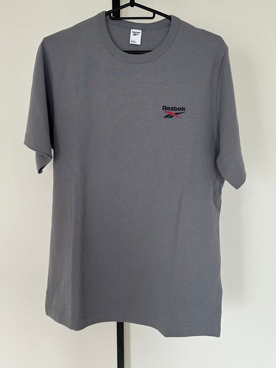 新品未使用品　Reebok リーボック　 Tシャツ 半袖　ロゴ