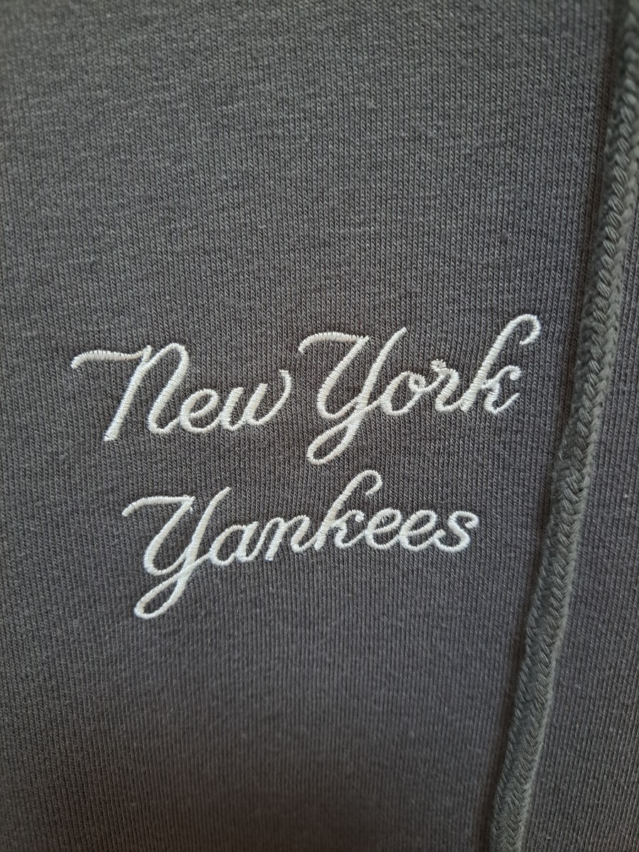 【新品】メジャーリーグ/MLB NYヤンキース刺繍プルオーバーパーカーMサイズ_画像6