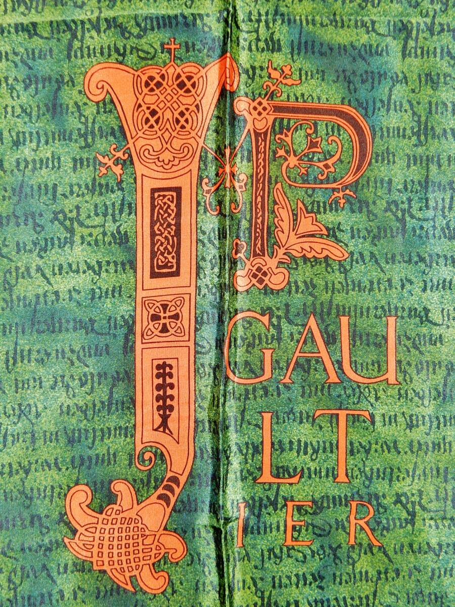 Jean Paul GAULTIER ／ジャンポールゴルチエ　中世古典柄 シルクスカーフ　大判仕様　間違いなくゴルチエの世界観です。　_画像3