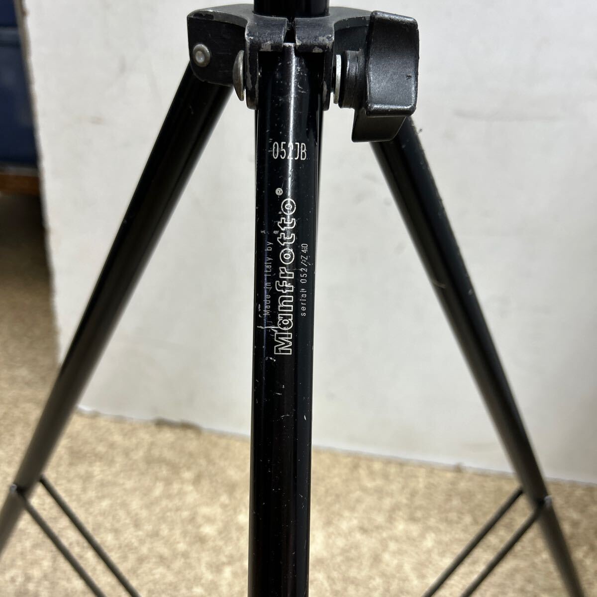 ヤ120 ③中古。マンフロット Manfrotto 052JB カメラ用三脚　作動OK　_画像4