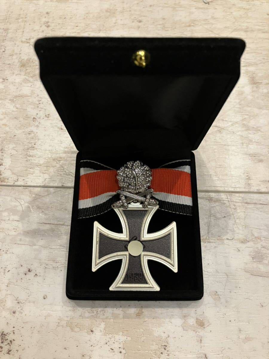 WW2 ドイツ軍 ダイヤモンド柏葉剣付騎士鉄十字章 勲章 専用ケース付の画像2