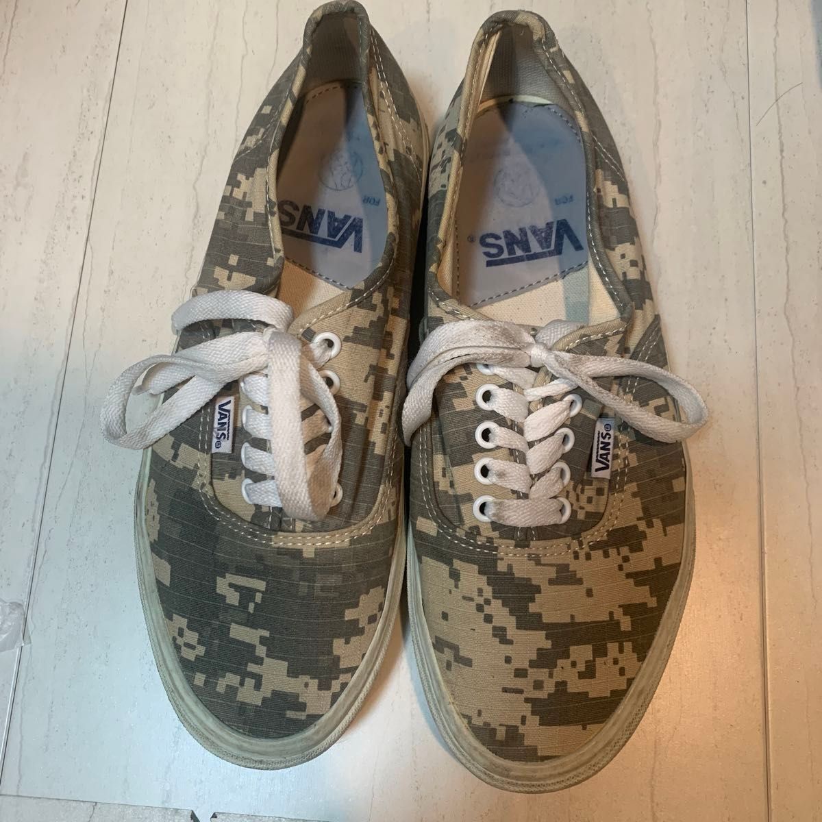 VANS  スニーカー オーセンティック　　28cm